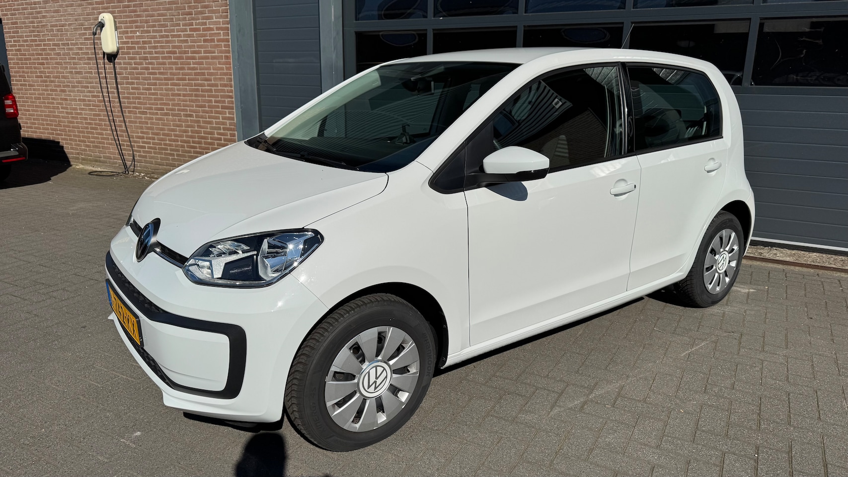 Volkswagen Up! - 1.0 CRUISE CONTROL/PDC/CAMERA/ECC/LANE ASSIST/DAB/ALL SEASON
