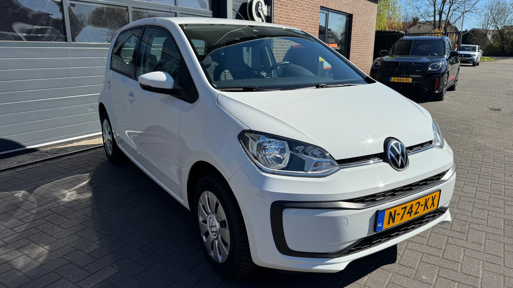 Volkswagen Up! - 1.0 CRUISE CONTROL/PDC/CAMERA/ECC/LANE ASSIST/DAB/ALL SEASON
