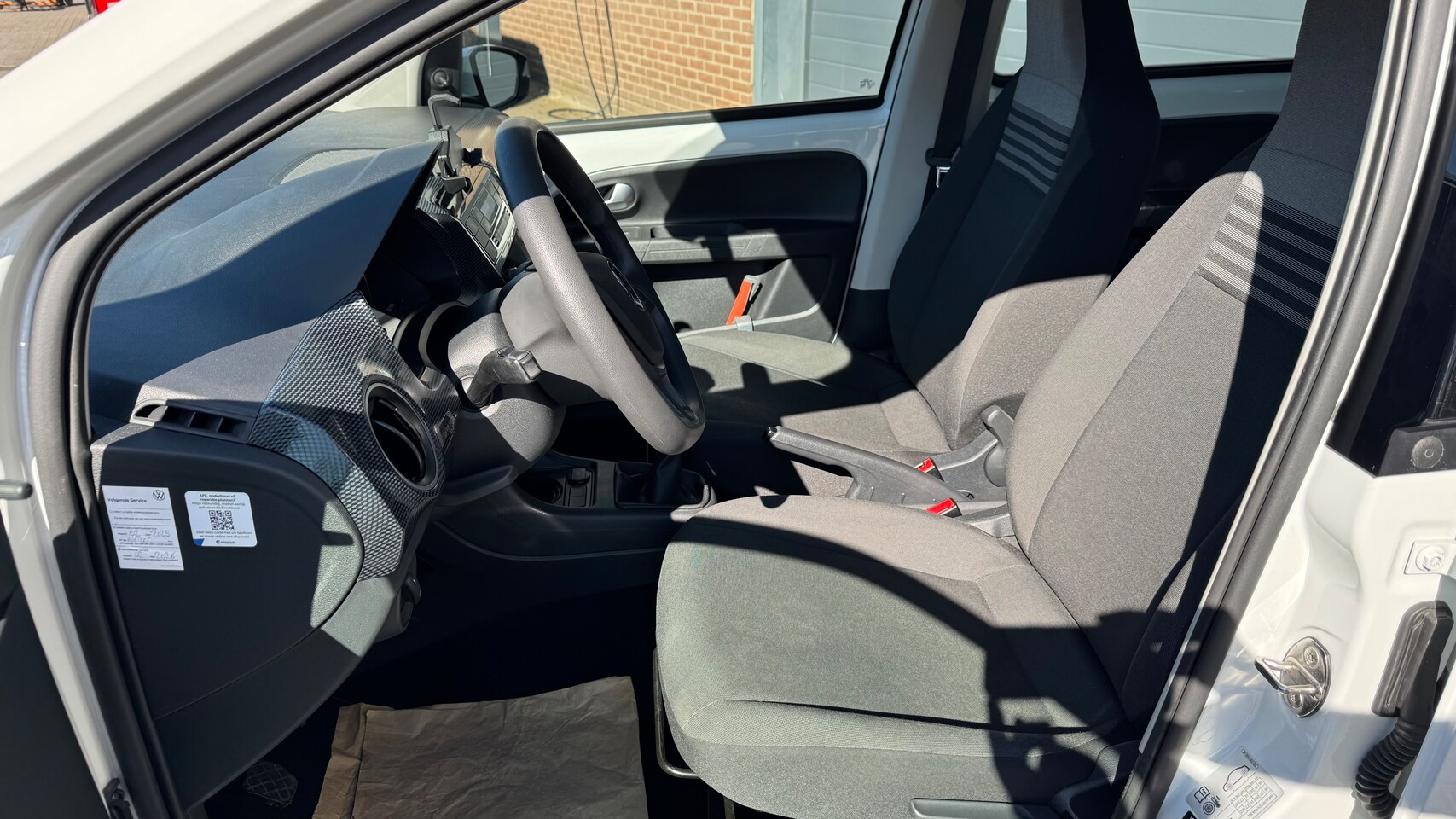 Volkswagen Up! - 1.0 CRUISE CONTROL/PDC/CAMERA/ECC/LANE ASSIST/DAB/ALL SEASON