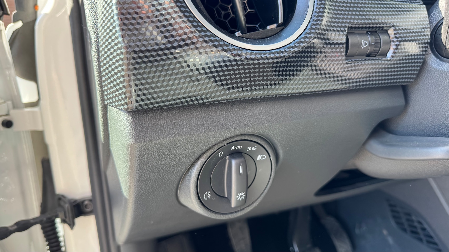 Volkswagen Up! - 1.0 CRUISE CONTROL/PDC/CAMERA/ECC/LANE ASSIST/DAB/ALL SEASON