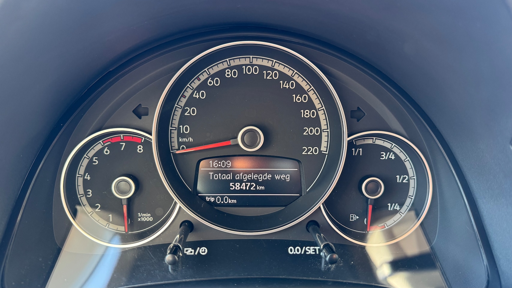 Volkswagen Up! - 1.0 CRUISE CONTROL/PDC/CAMERA/ECC/LANE ASSIST/DAB/ALL SEASON