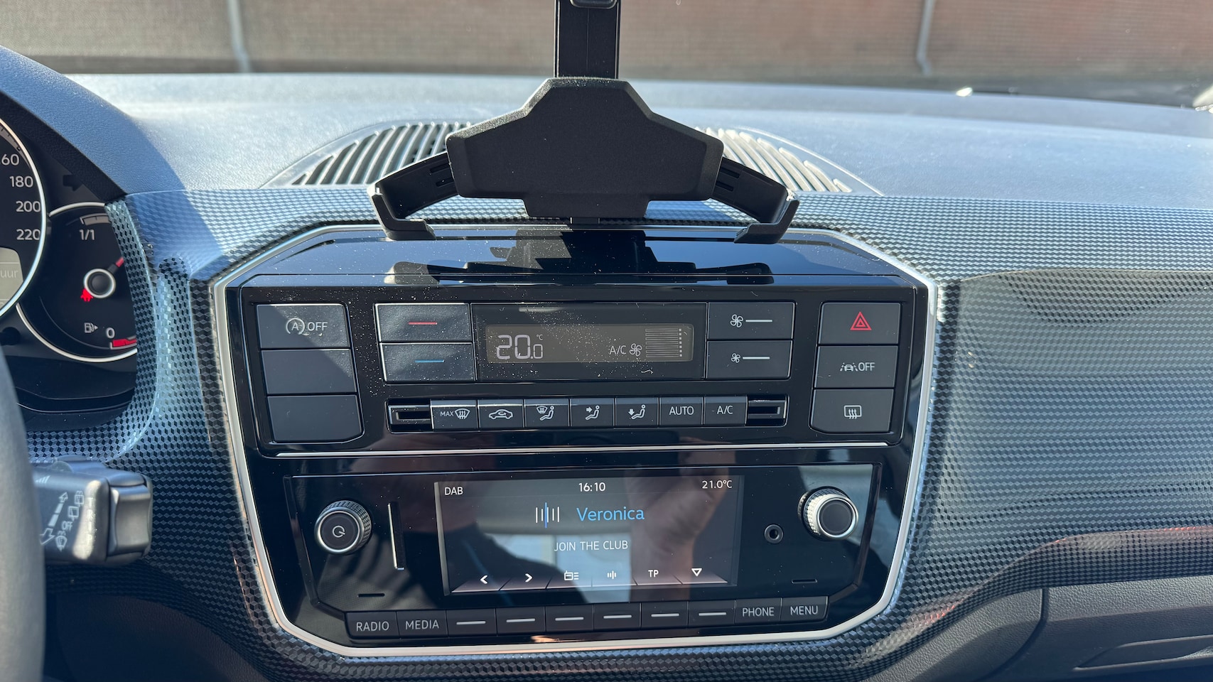 Volkswagen Up! - 1.0 CRUISE CONTROL/PDC/CAMERA/ECC/LANE ASSIST/DAB/ALL SEASON