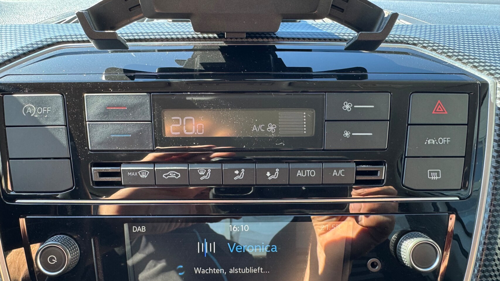 Volkswagen Up! - 1.0 CRUISE CONTROL/PDC/CAMERA/ECC/LANE ASSIST/DAB/ALL SEASON