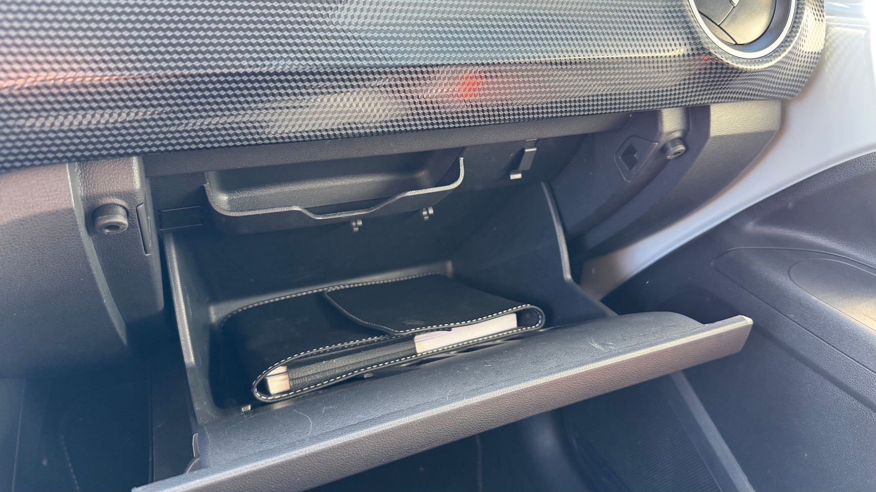 Volkswagen Up! - 1.0 CRUISE CONTROL/PDC/CAMERA/ECC/LANE ASSIST/DAB/ALL SEASON