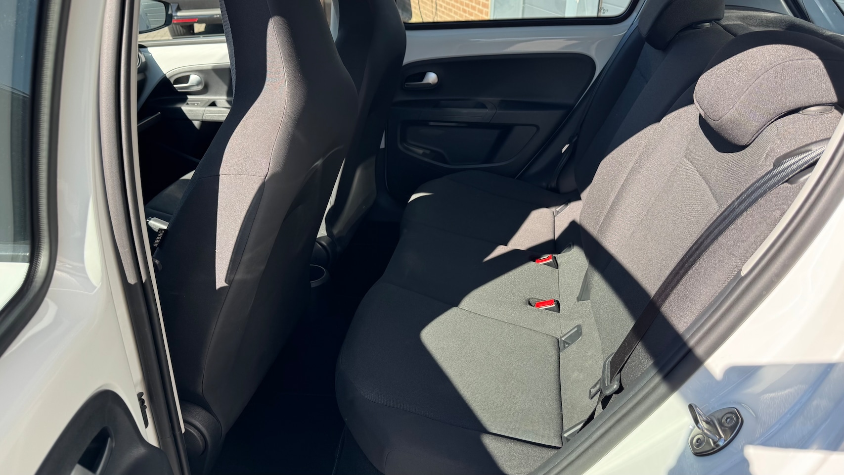 Volkswagen Up! - 1.0 CRUISE CONTROL/PDC/CAMERA/ECC/LANE ASSIST/DAB/ALL SEASON