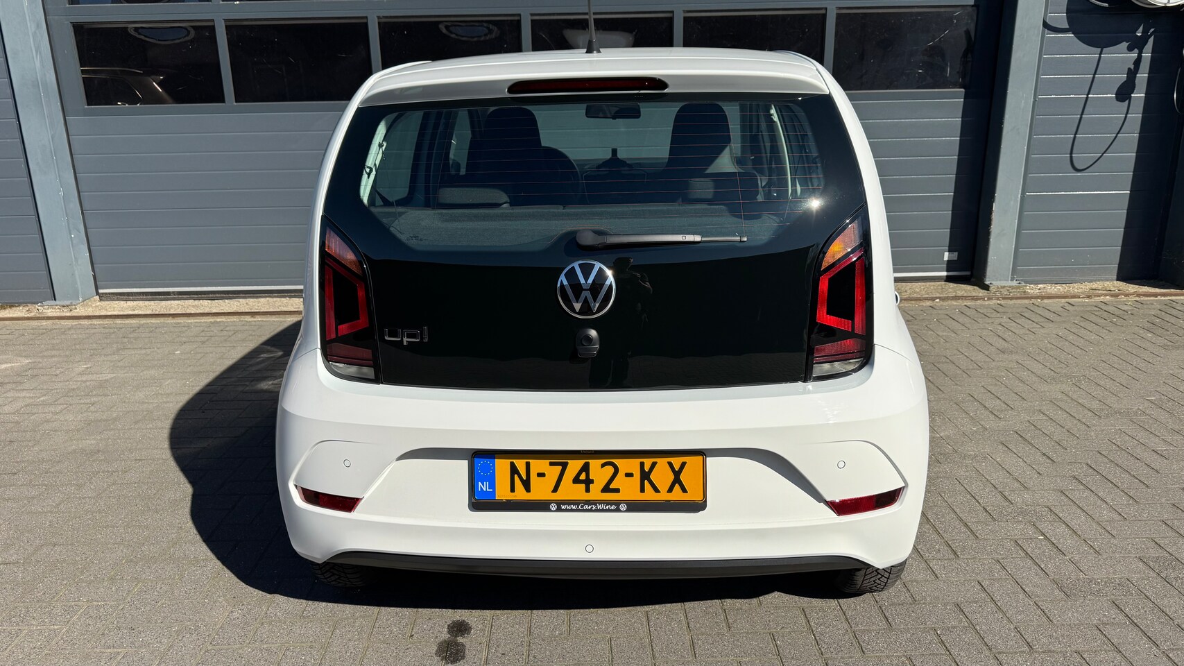 Volkswagen Up! - 1.0 CRUISE CONTROL/PDC/CAMERA/ECC/LANE ASSIST/DAB/ALL SEASON