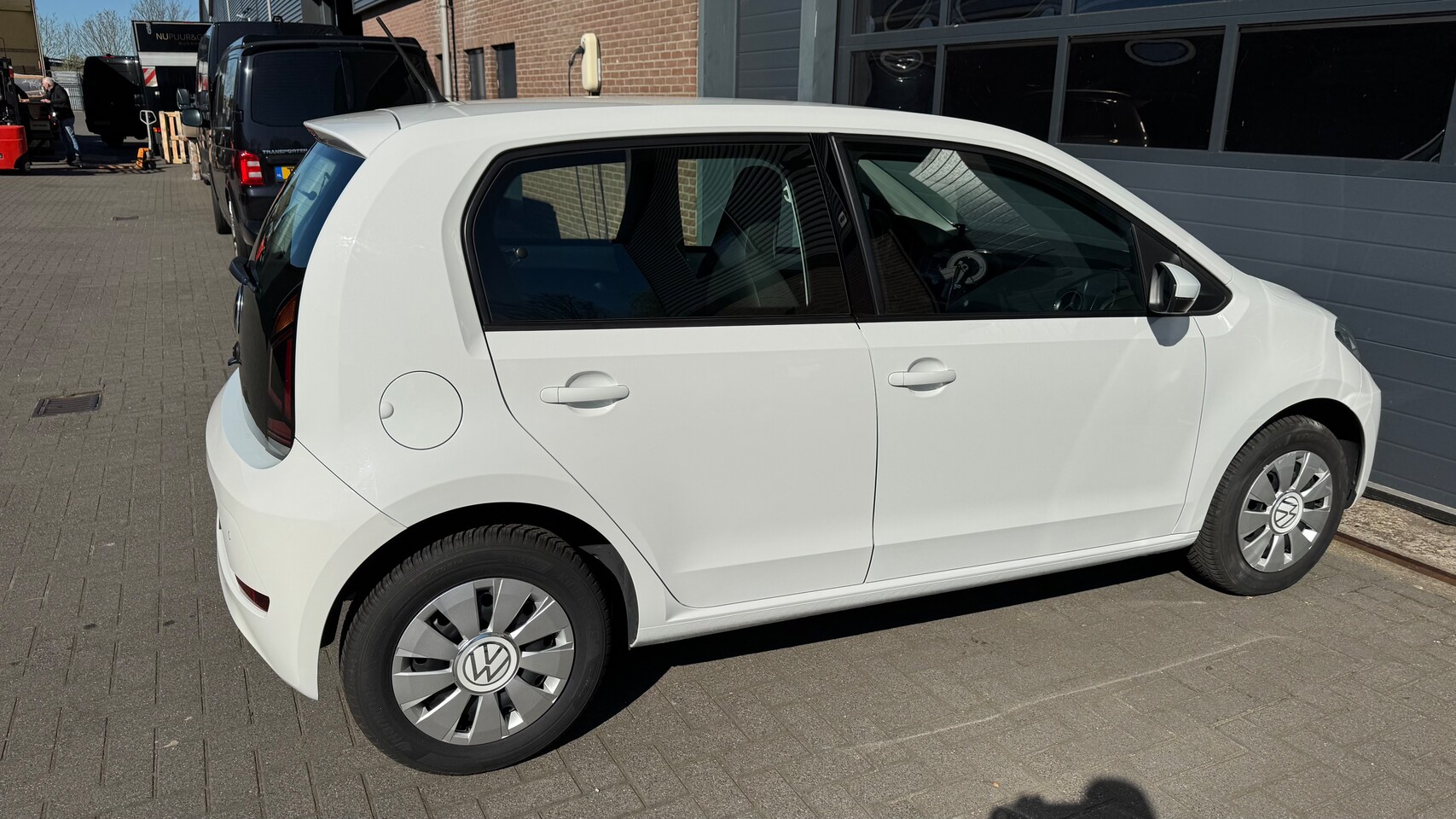 Volkswagen Up! - 1.0 CRUISE CONTROL/PDC/CAMERA/ECC/LANE ASSIST/DAB/ALL SEASON