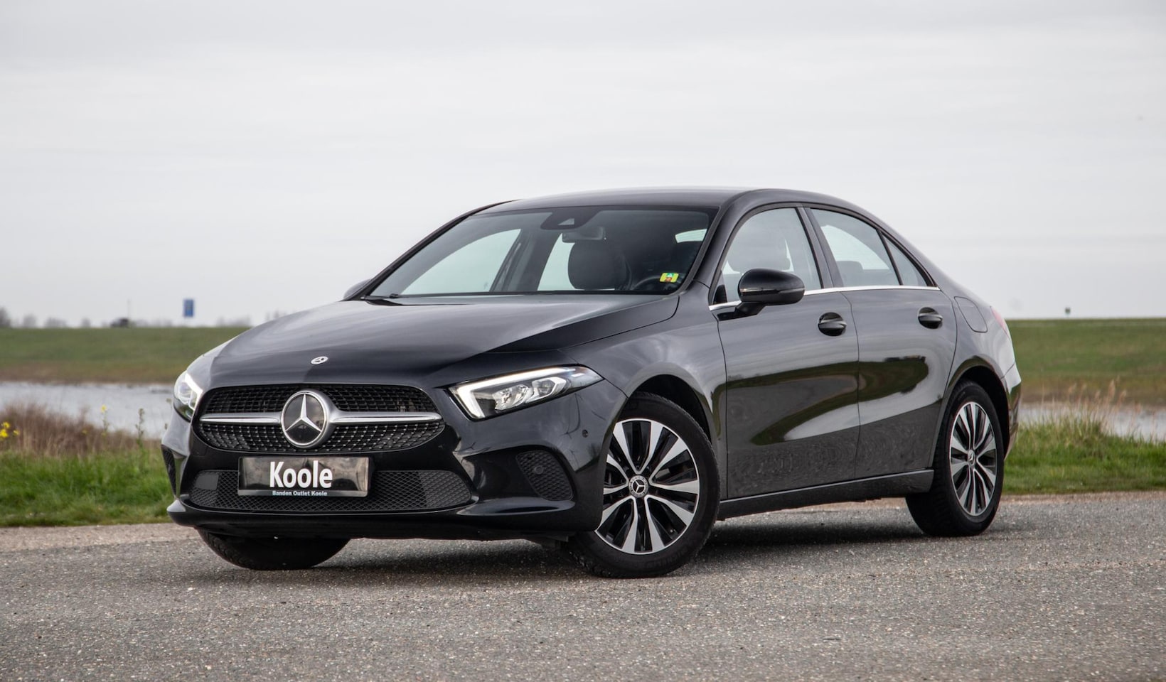Mercedes-Benz A-klasse - 250 e Business Line AUTOMAAT / LEDER / CRUISE CONTROLE / CAMERA / CARPLAY - AutoWereld.nl