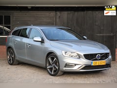 Volvo V60 - 1.6 T3 R-Design Navigatie/Parkeersensor/18"inch lmv/Apk 04-2027
