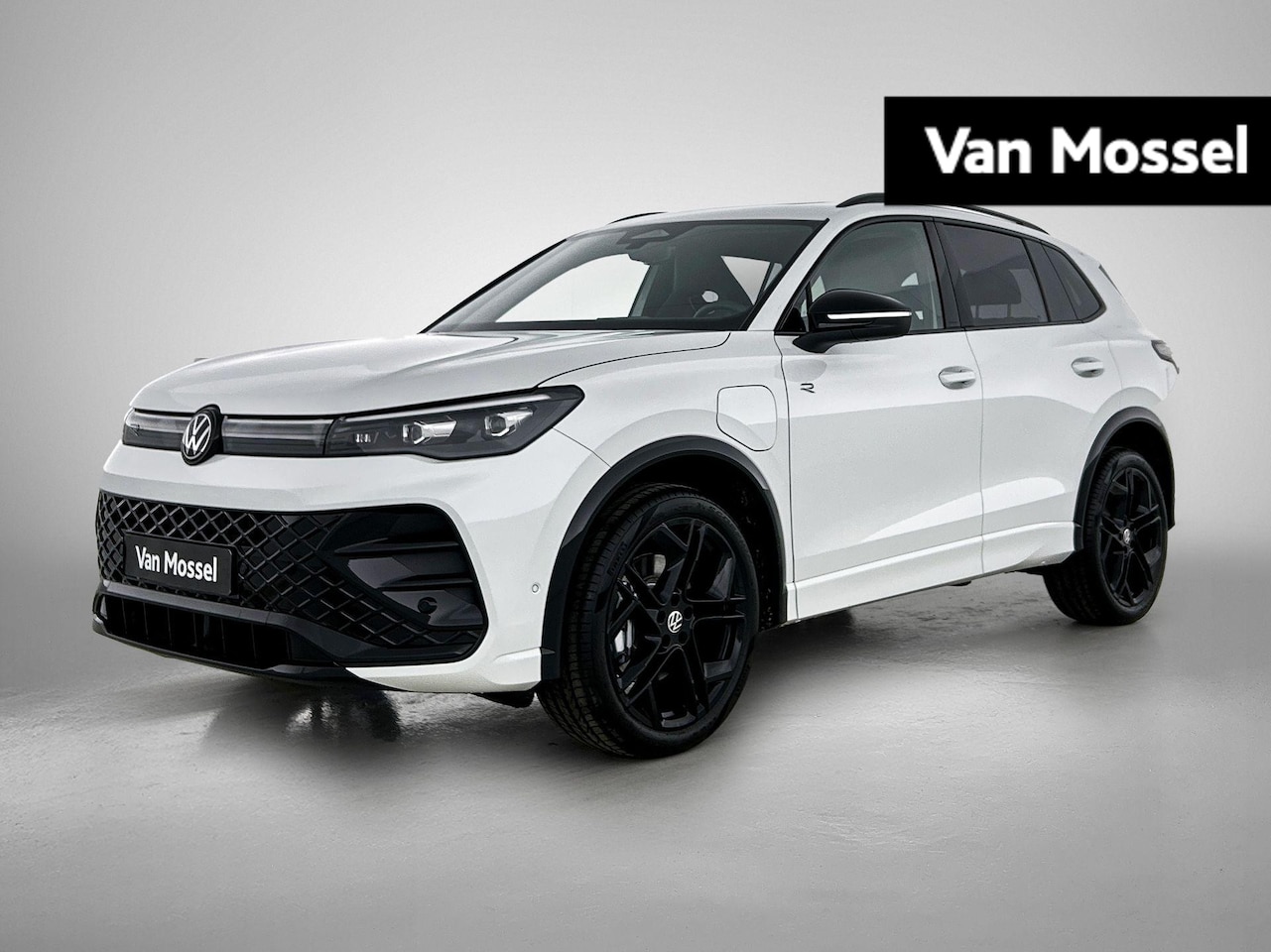 Volkswagen Tiguan - 1.5 eHybrid R-Line Edition | 204PK | Automaat | Panoramaschuif-kanteldak | Trekhaak inklap - AutoWereld.nl