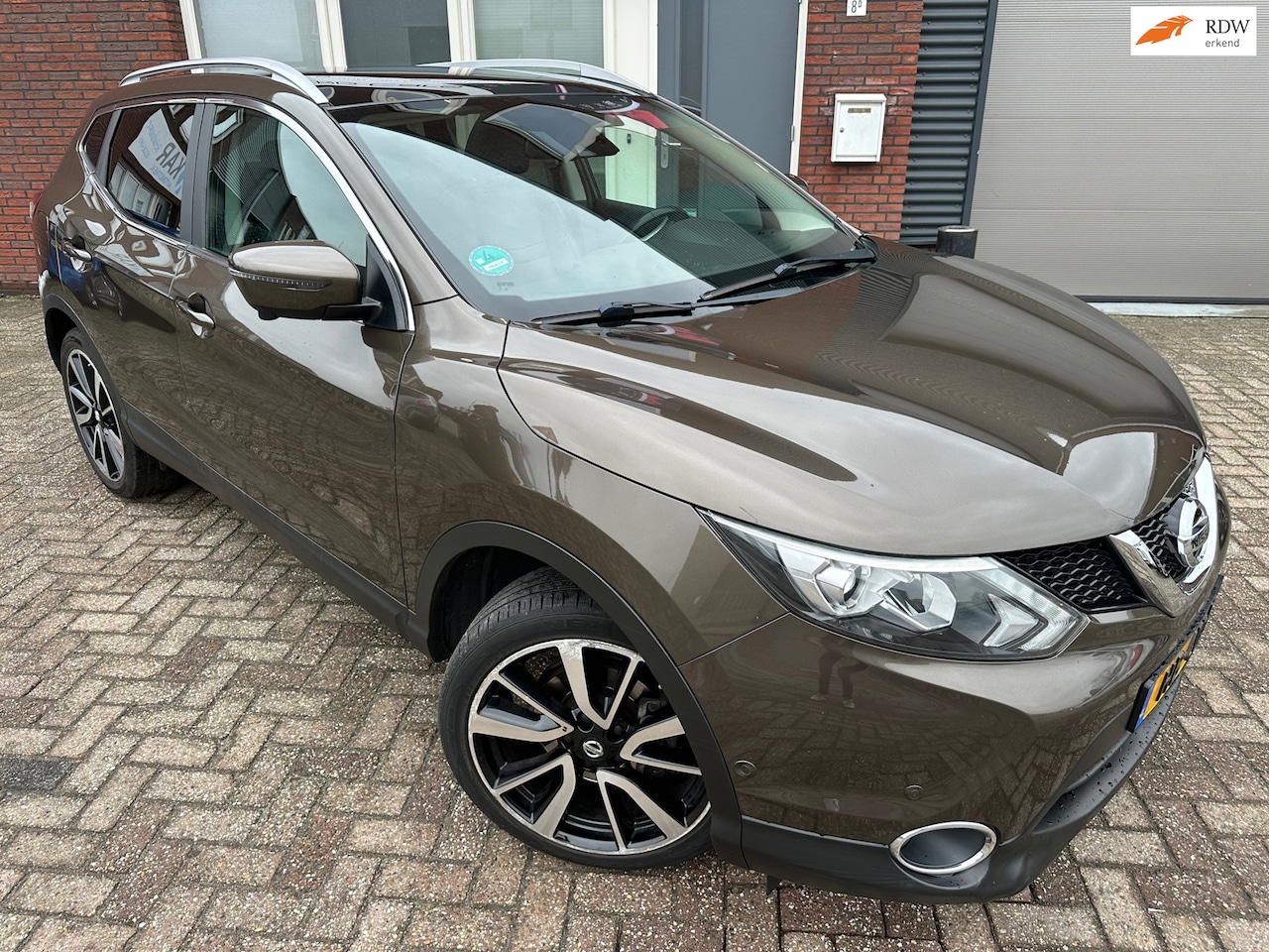 Nissan Qashqai - 1.2 Tekna / Pano / 360 Camera / Leder / Navi / PDC - AutoWereld.nl