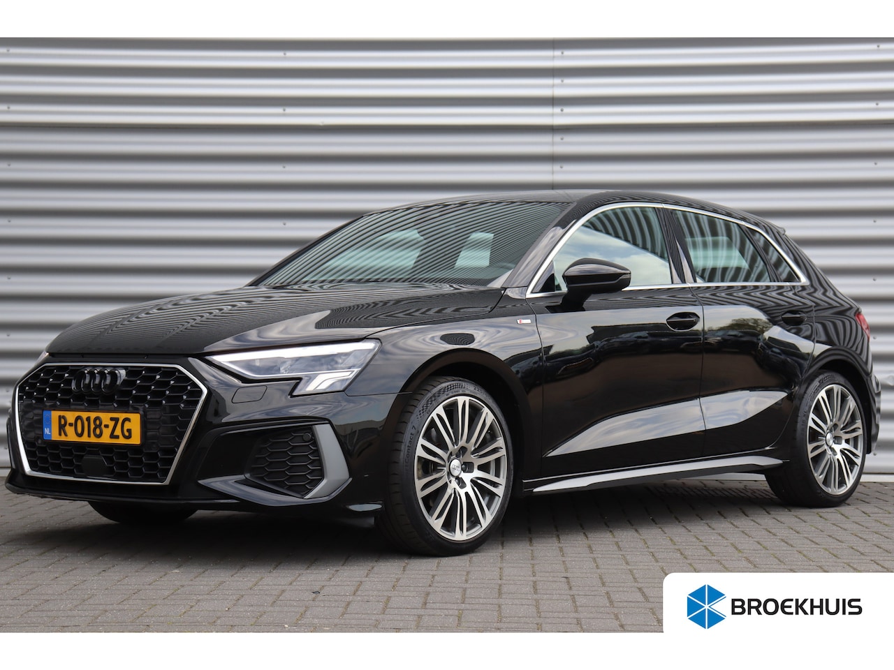 Audi A3 Sportback - 35 TFSI 150PK S EDITION AUTOMAAT / NAVI / LEDER / CLIMA / FULL-LED / PDC / KEYLESS / 18" L - AutoWereld.nl