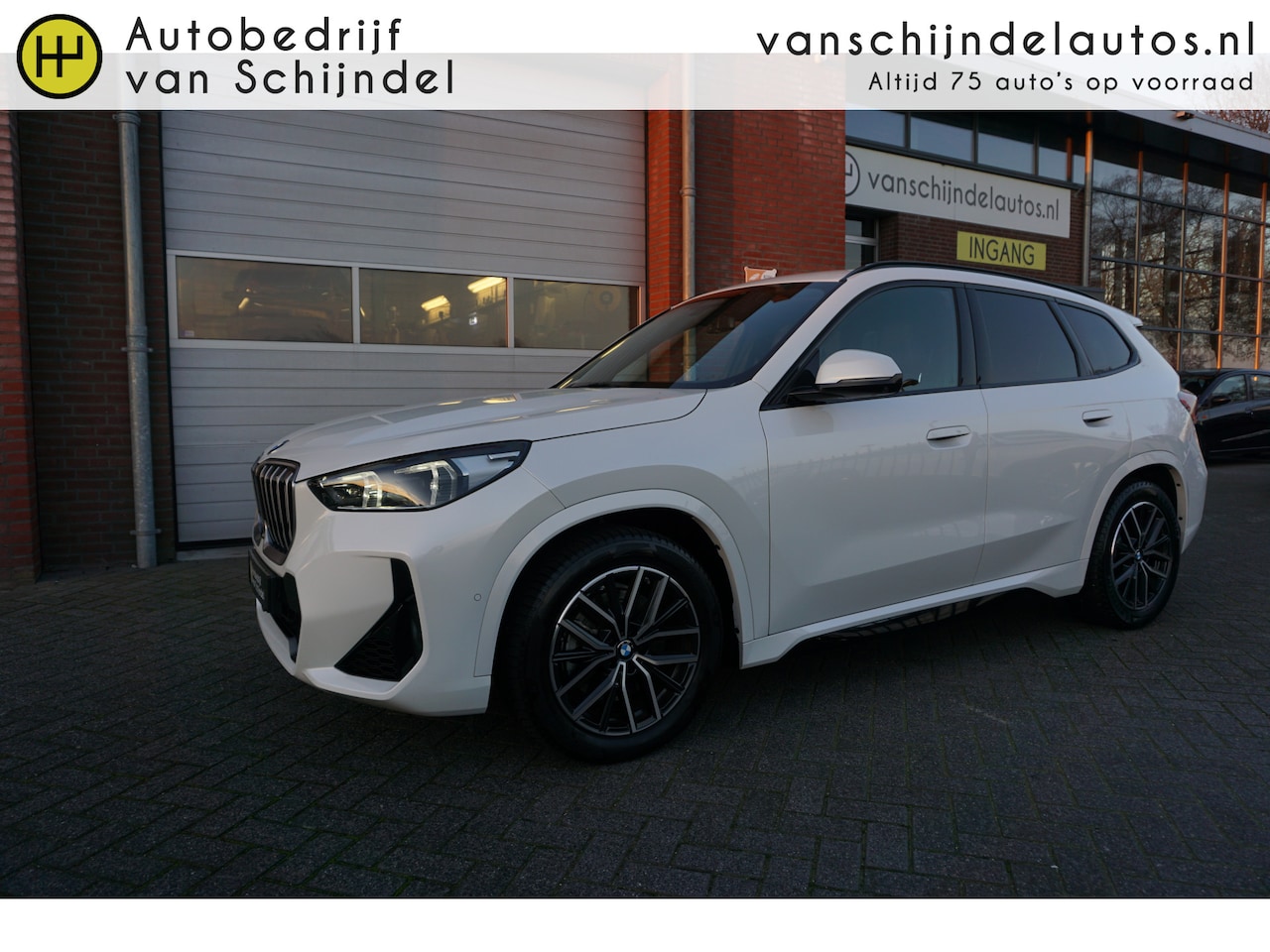 BMW X1 - 23I 204PK M-SPORT SUPER NETTE STAAT VOLLEDIG DEALER ONDERHOUDEN ELECTR.TREKHAAK 360CAMERA - AutoWereld.nl