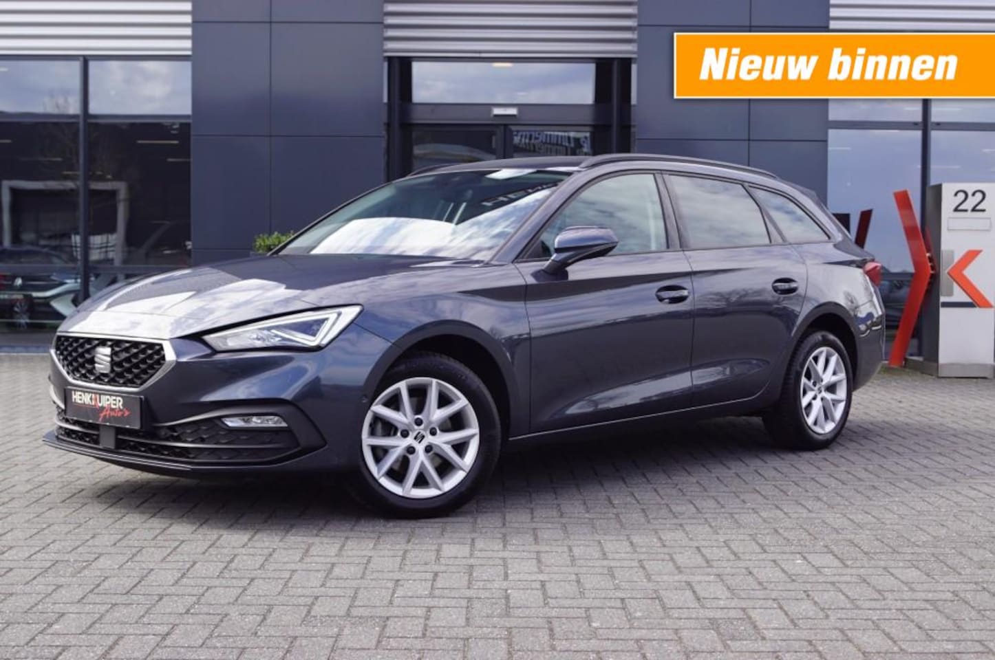 SEAT Leon Sportstourer - Sportstourer 1.5 TSI DSG Style / LED / Key-less / Park-assist/ Virtual cockpit / Navi - AutoWereld.nl