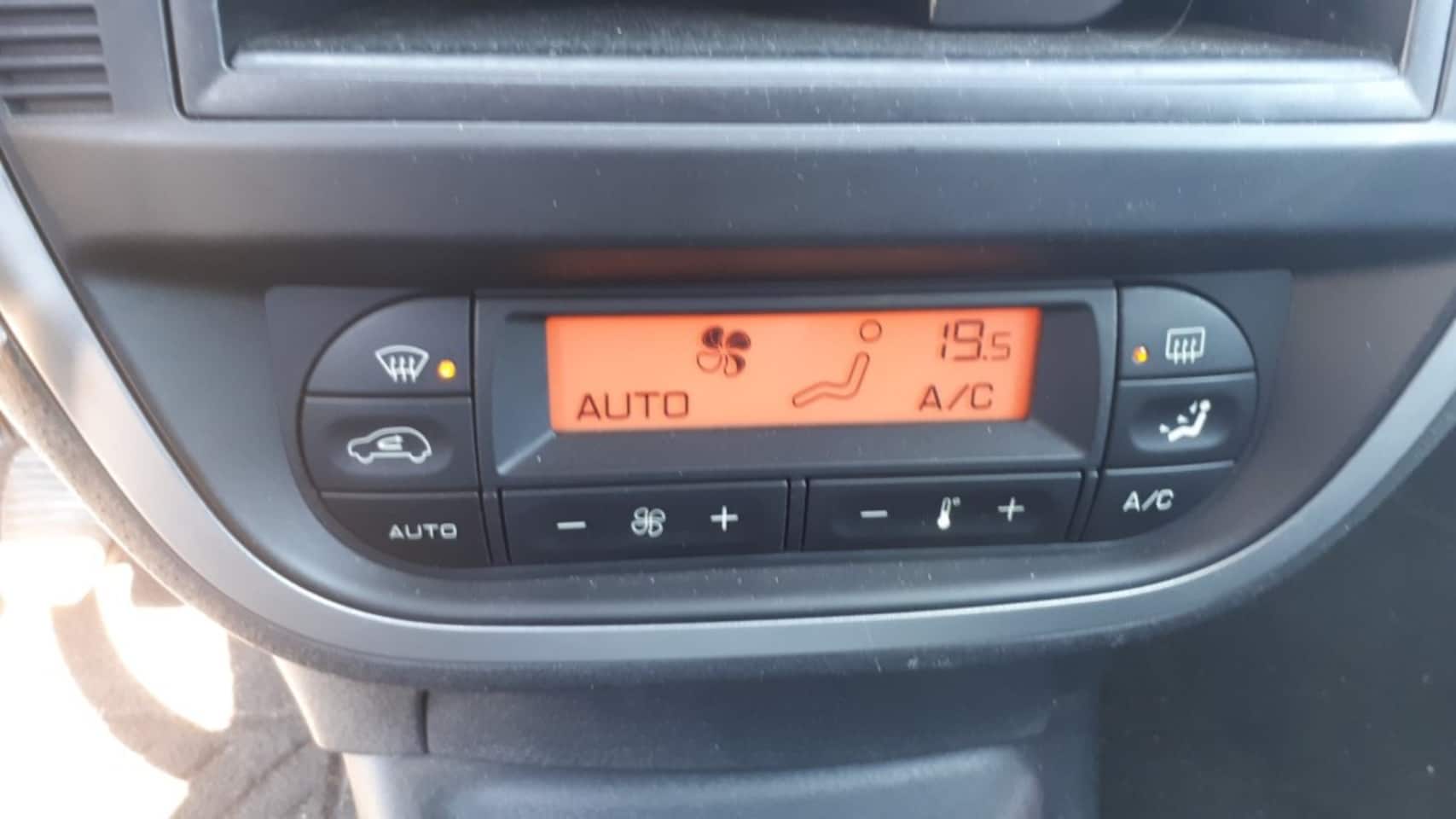 Citroën C3 - 1.4i Ambiance RADIO CD/CLIMATE/CRUISE/PDC/TREKHAAK