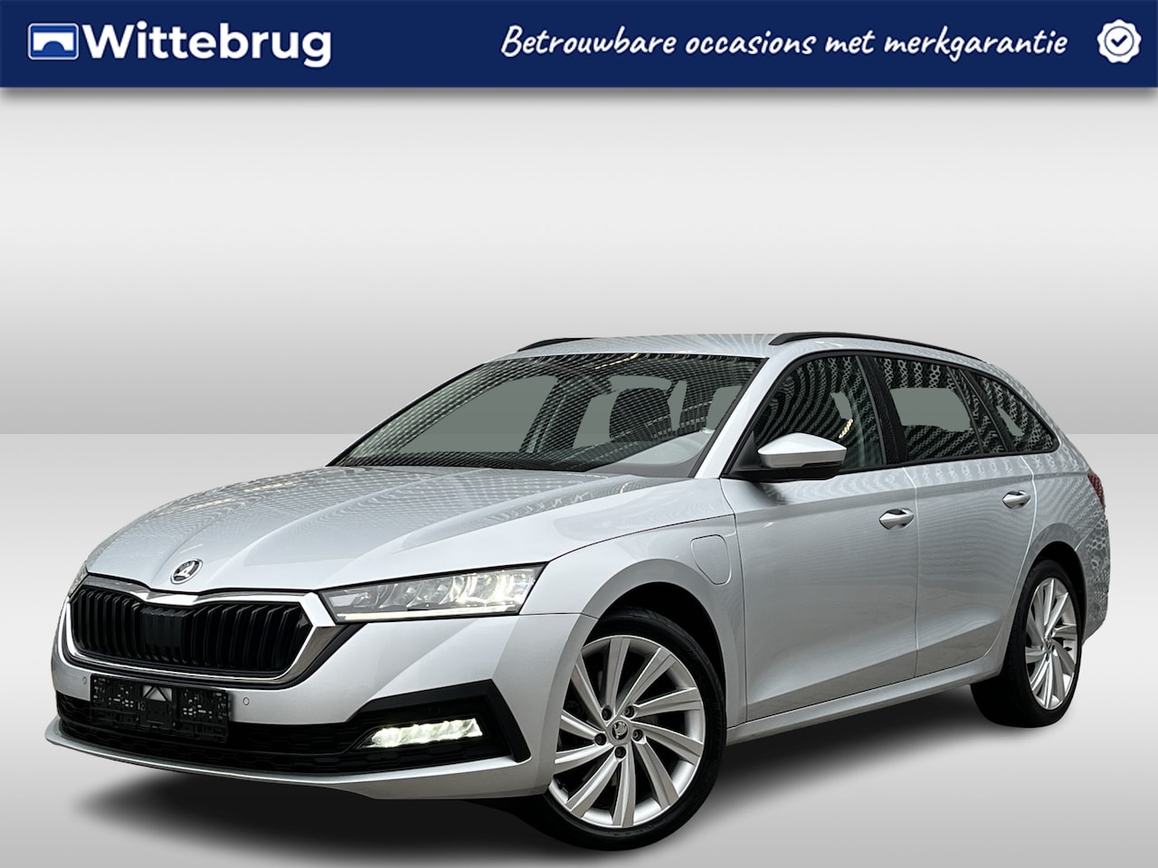 Skoda Octavia Combi - 1.4 TSI iV PHEV 204PK Ambition / Parkeersensoren V+A / 18" LMV / App-Connect / LED / Draad - AutoWereld.nl