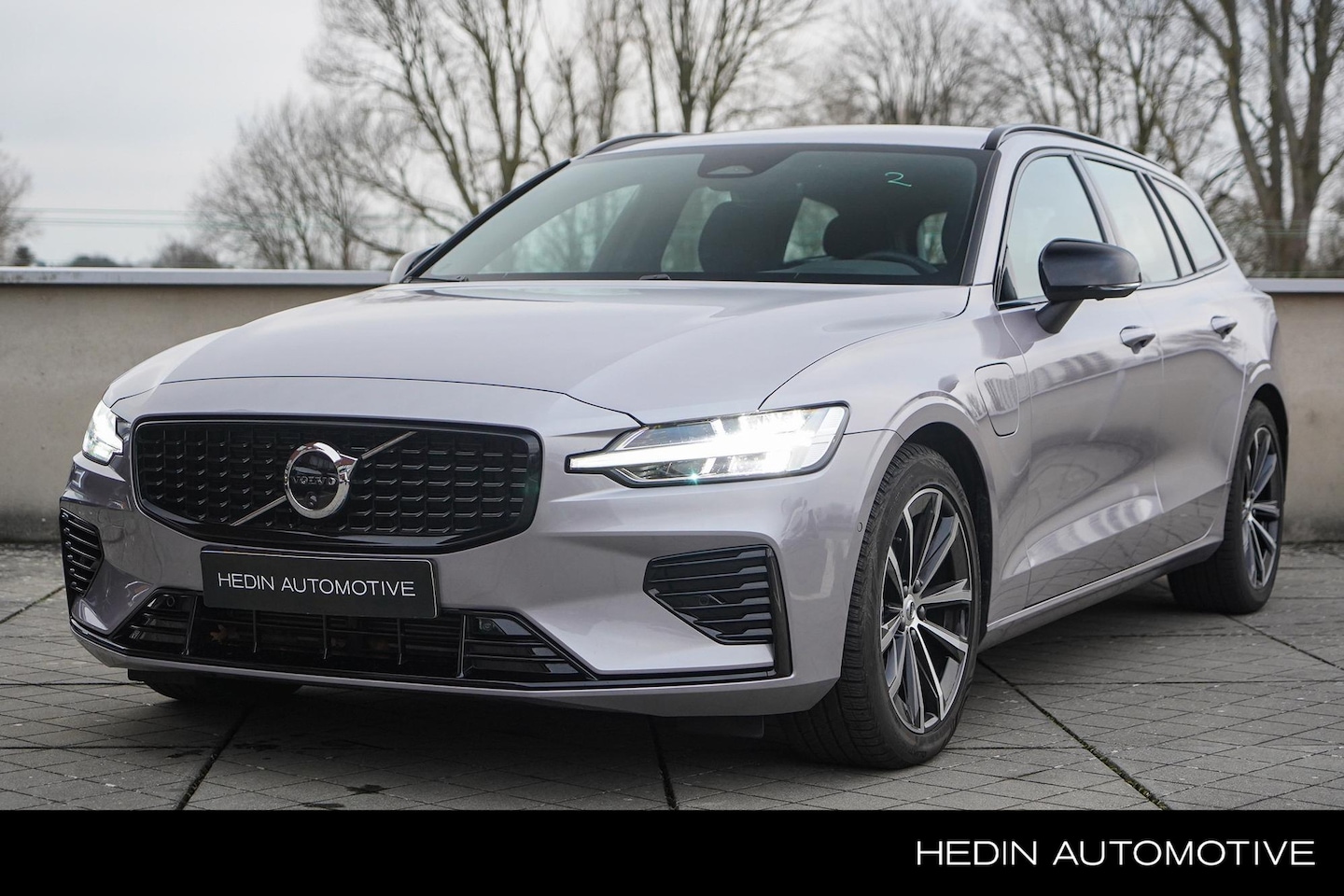 Volvo V60 - 2.0 T6 Plug-in hybrid AWD Plus Dark Harman/Kardon | Parkeercamera Achter | Adaptieve Cruis - AutoWereld.nl