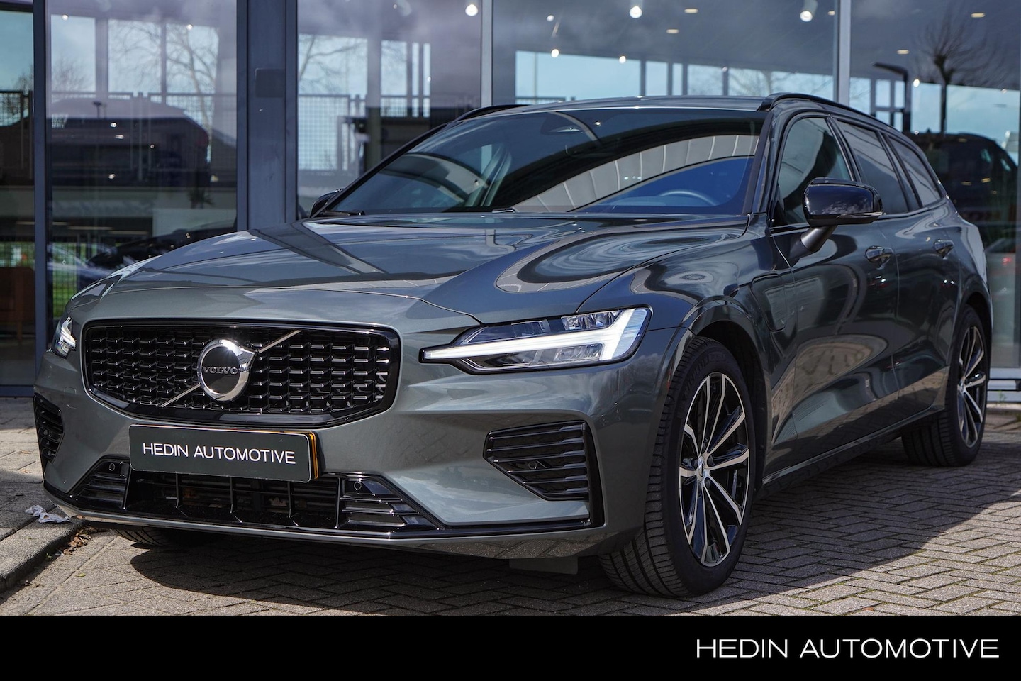Volvo V60 - 2.0 T6 Plug-in hybrid AWD Plus Dark | Company Car | Long Range Accu | Automaat | Sportstoe - AutoWereld.nl