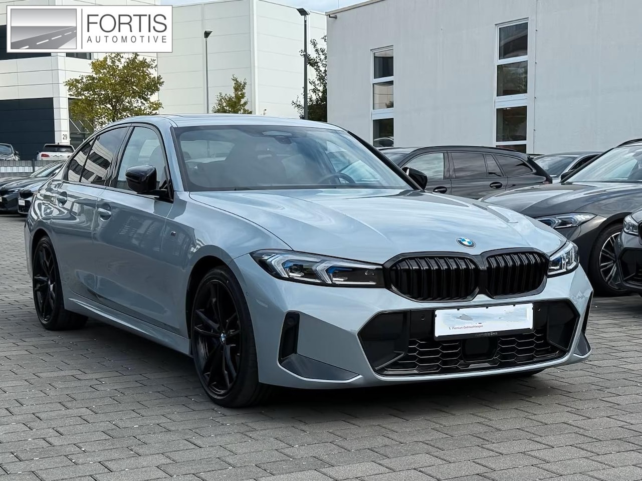 BMW 3-serie - 320d xDrive M-SPORT ** LASER, NAVI+, LEDER, HuD, ACC, SCHUIF/KANTEL, 19-inch LMV, H&K ** 1 - AutoWereld.nl