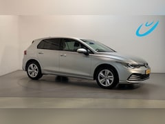Volkswagen Golf - 1.0 TSI 110pk Life Parkeersensoren Navigatie App-Connect DAB+