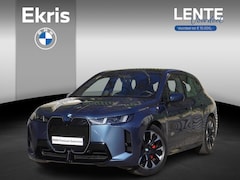 BMW iX - xDrive60 M Sportpakket Pro | Comfort Pack | Glazen panoramadak Sky Lounge | HIFI System Ha