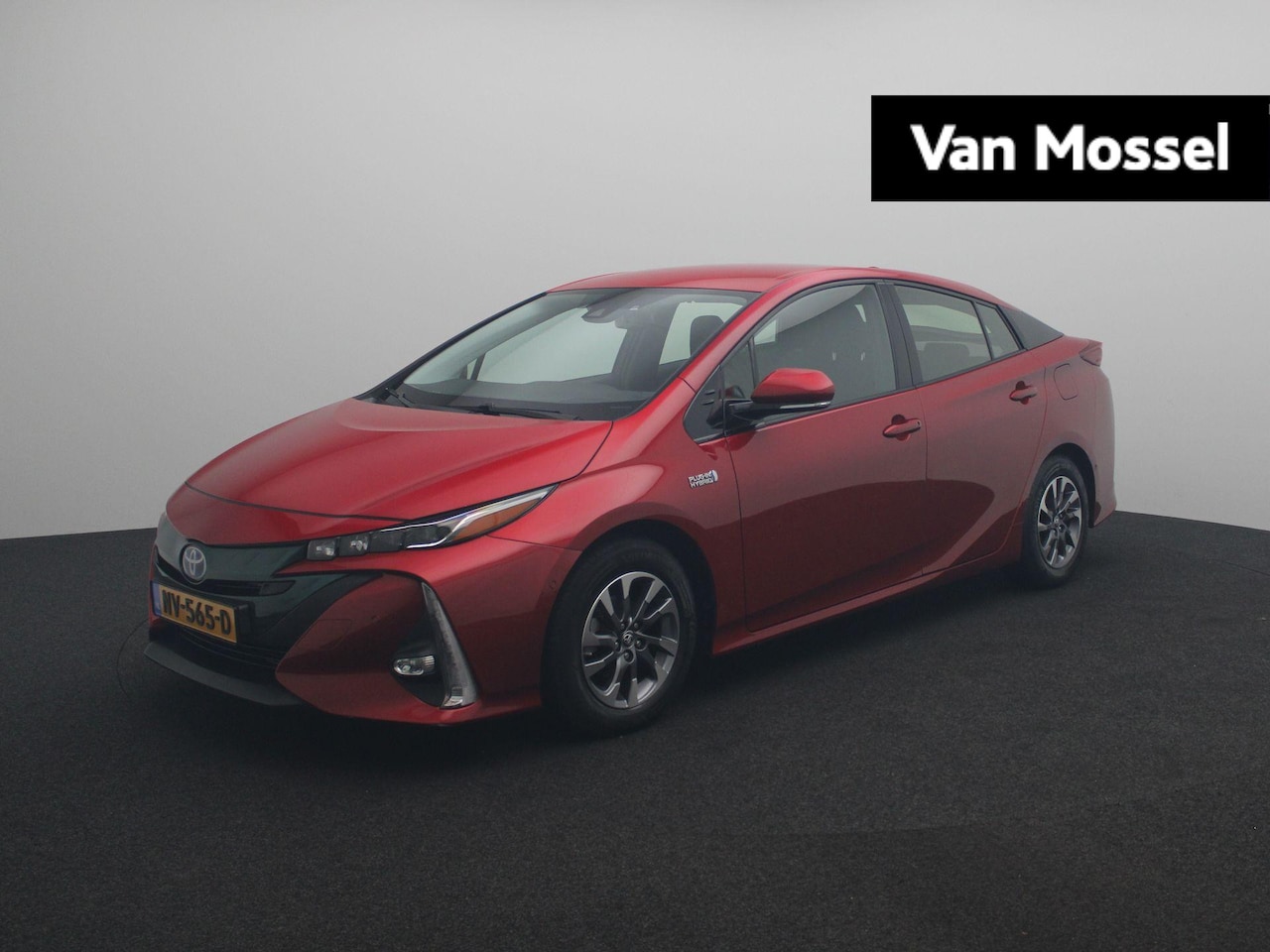 Toyota Prius - 1.8 Plug-in Business Plus | Navi | Achteruitrijcamera + sensoren | Climate control | Head - AutoWereld.nl