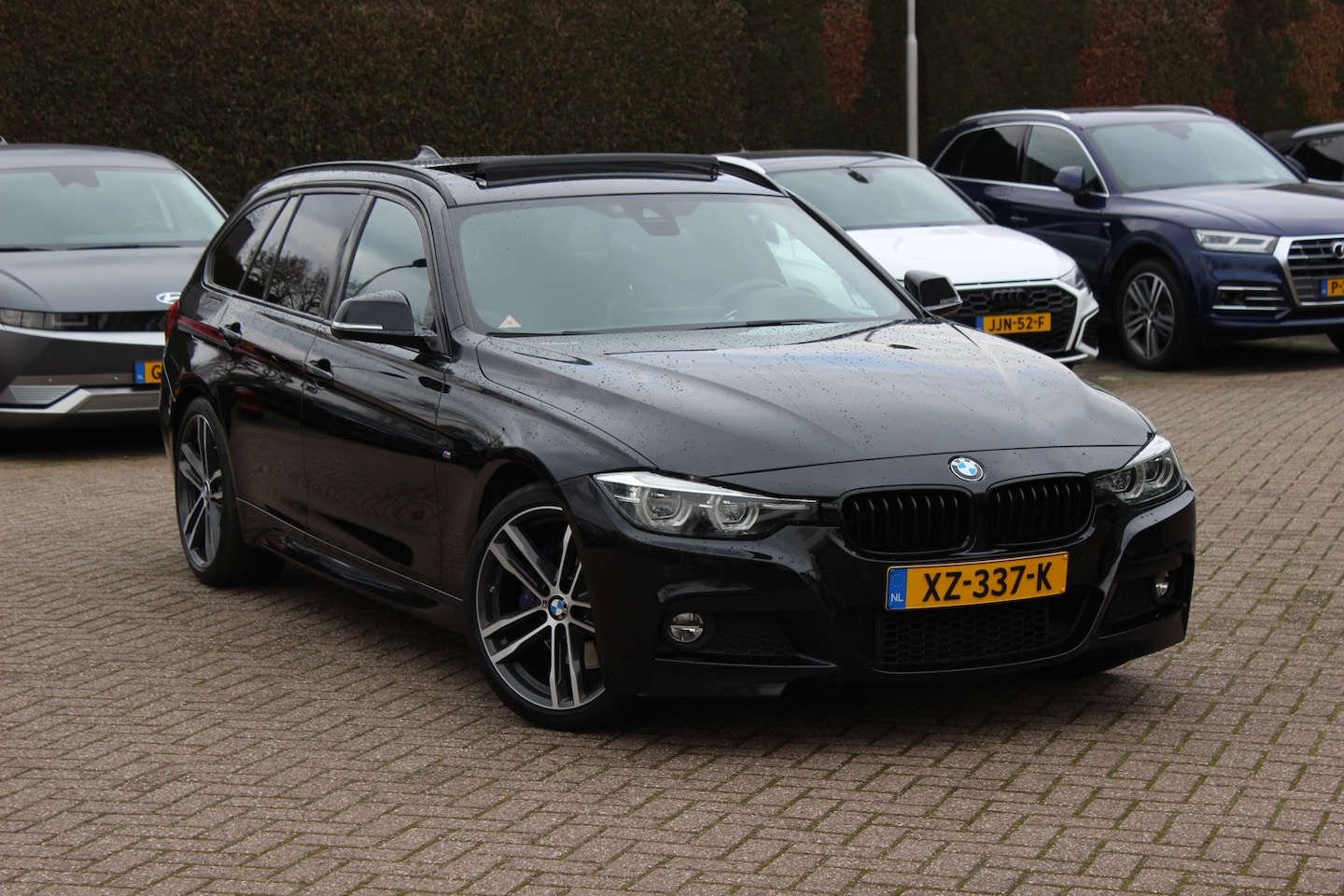 BMW 3-serie Touring - 320i M Sport Edition / Panoramadak / Camera / Head-up / Leder / Keyless / 18'' / Navigatie - AutoWereld.nl