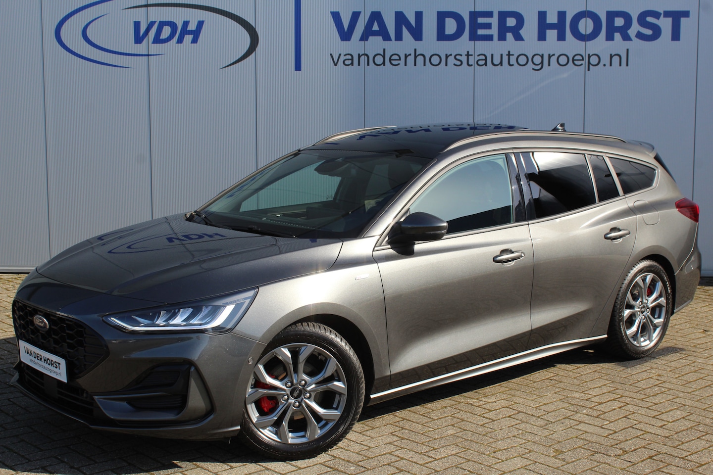 Ford Focus Wagon - 1.0-125pk EcoBoost ST-Line X. Geweldig mooie, luxe en sportieve Focus wagon ! Slechts 12.0 - AutoWereld.nl