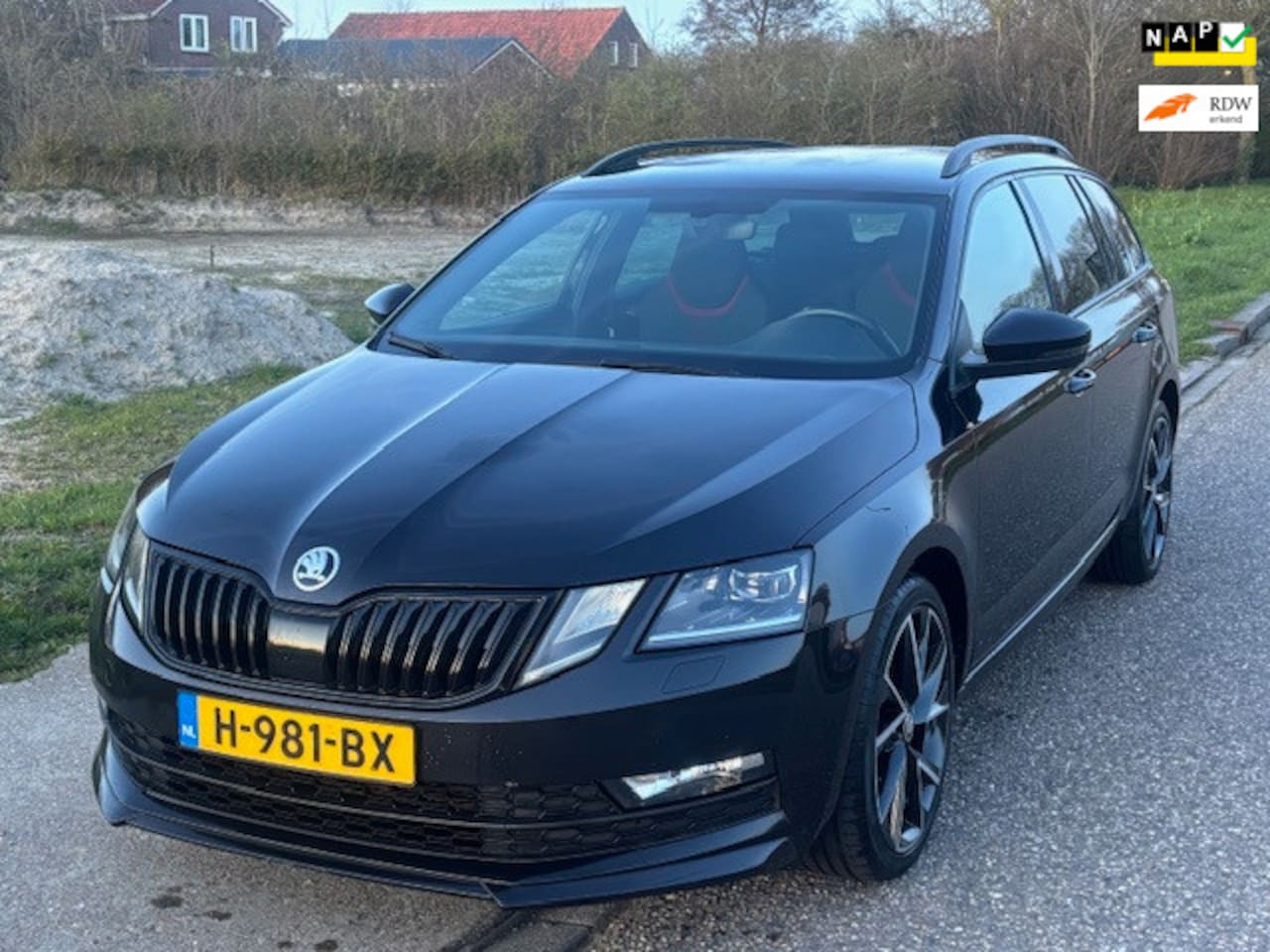 Skoda Octavia Combi - 1.5 TSI Greentech Sport Business Automaat (BTW-auto) ECC Navi LED Sportstoelen LMV 18" Cru - AutoWereld.nl