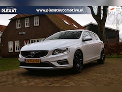 Volvo V60 - 1.6 T3 R-Design Aut. | Origineel NL | Slechts 95.000KM | Sportpakket | Historie | Navigati