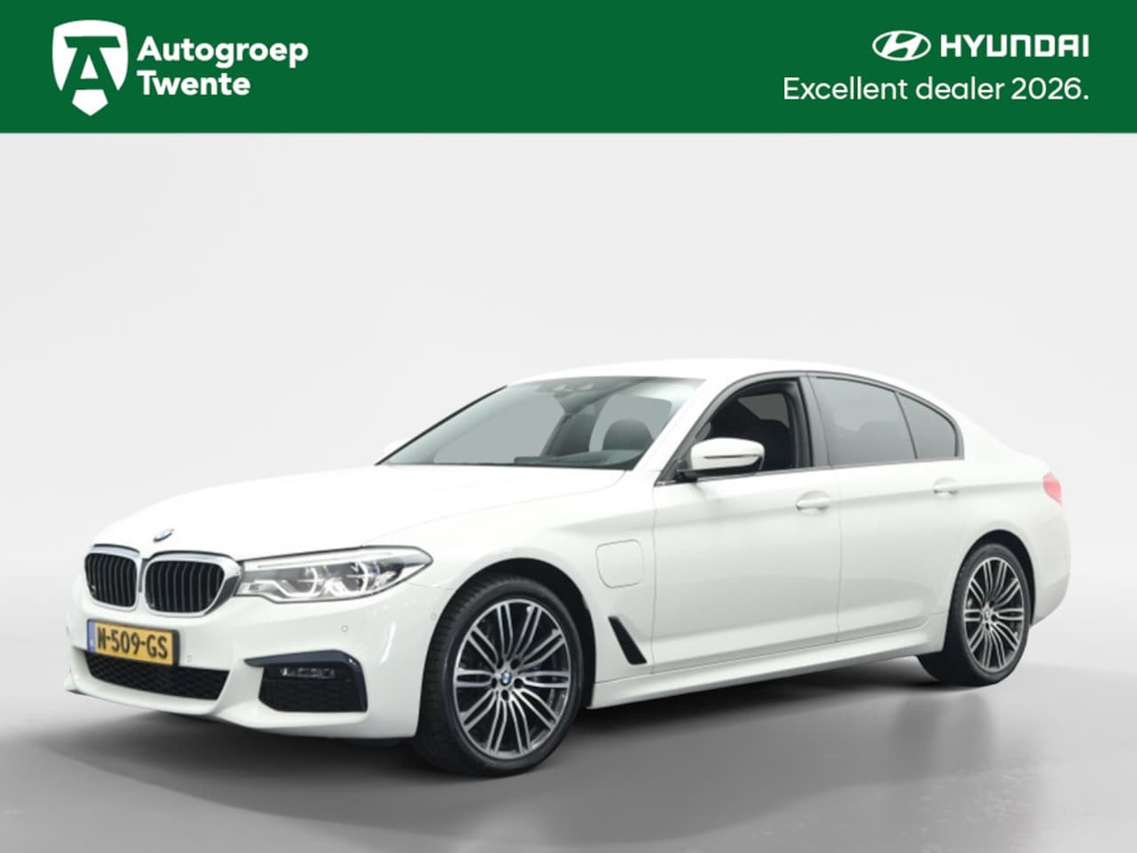 BMW 5-serie - 530e iPerformance High Executive | Navigatie | Stuurwielverwarmi - AutoWereld.nl