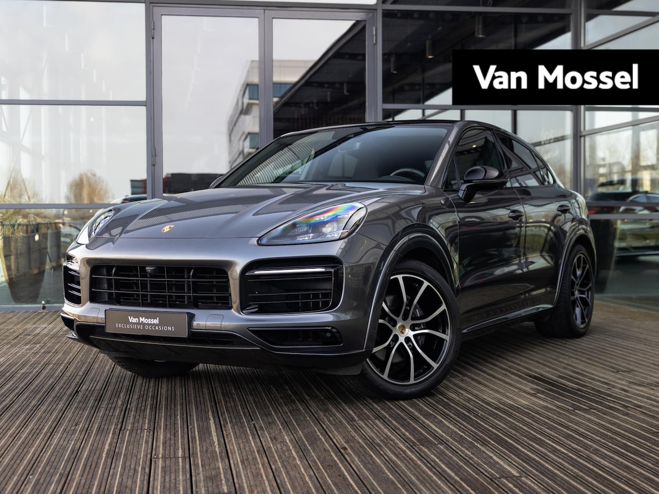 Porsche Cayenne Coupé - 3.0 E-Hybrid | SPORTDESIGN | SPORTUITLAATSYSTEEM | SPORTCHRONO | PDLS + | PASM LUCHTVERING - AutoWereld.nl