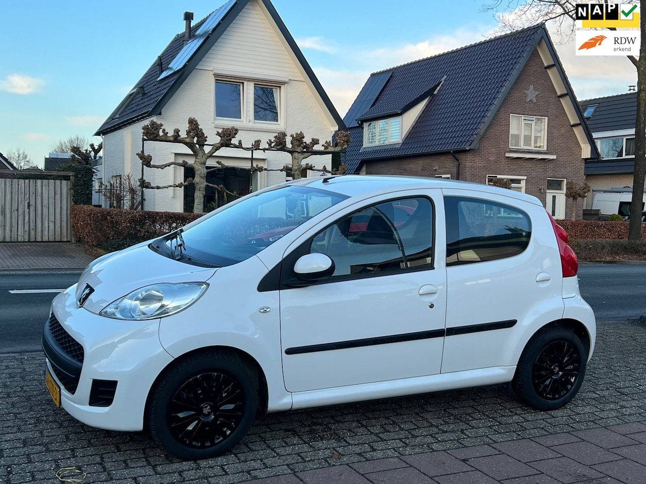 Peugeot 107 - 1.0-12V XS 109.000 km NL-AUTO-NAP APK T/M 3-2027!! - AutoWereld.nl