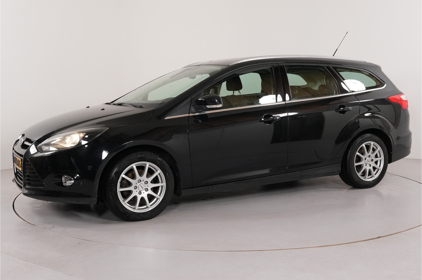 Ford Focus Wagon - 1.0 EcoBoost Edition Plus | Trekhaak | Navi | Climate | Cruise | - AutoWereld.nl