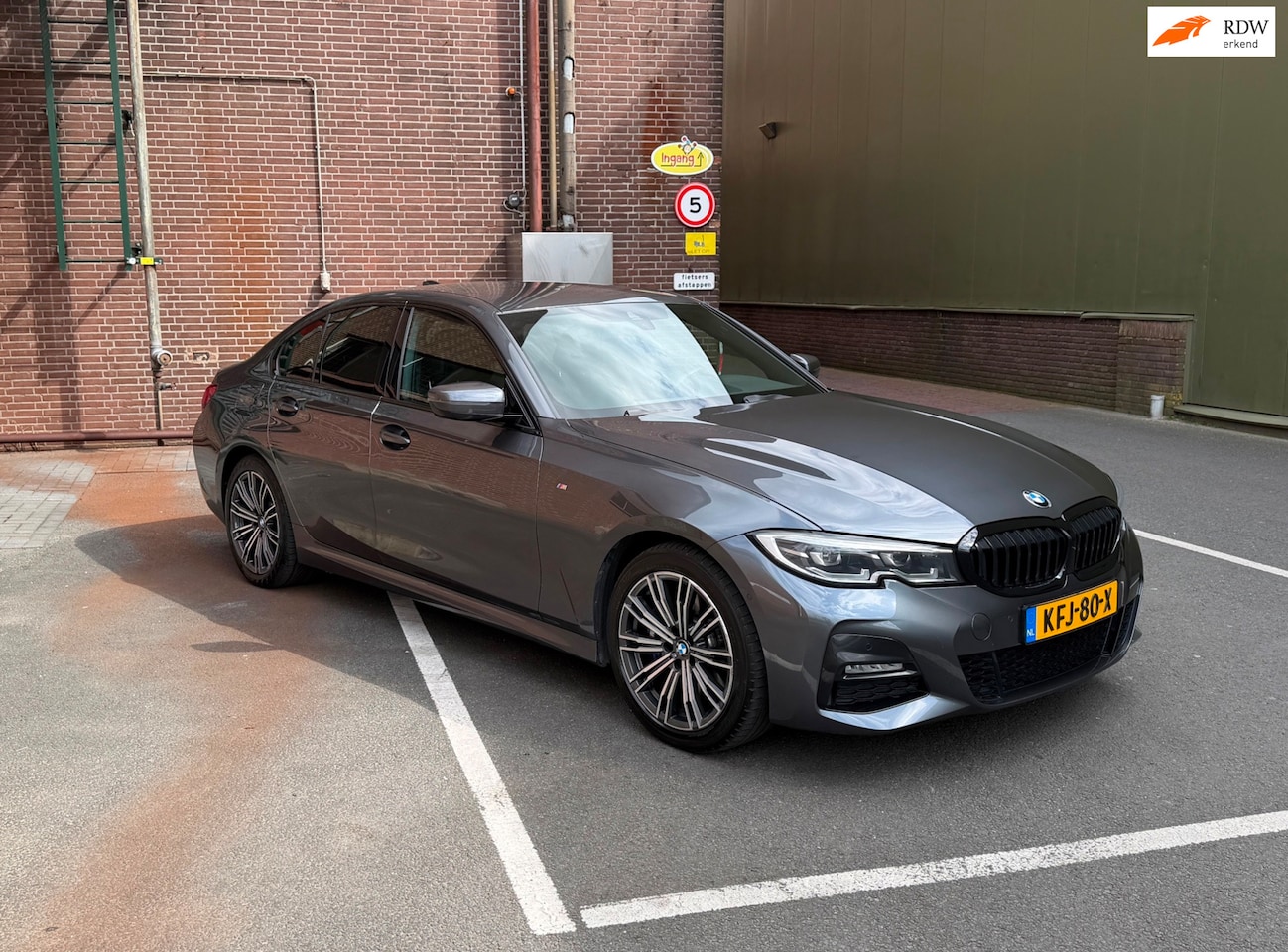 BMW 3-serie - 330e M Sport High Executive / Alcantara / 1E EIGENAAR / ACCUCERTIFICAAT / BTW / SHADOWLINE - AutoWereld.nl