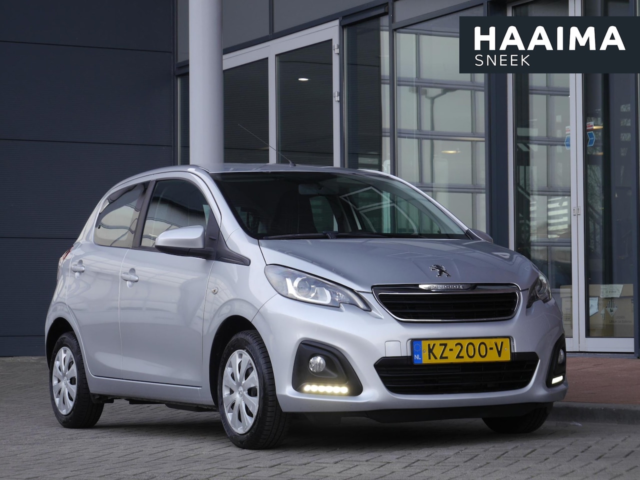 Peugeot 108 - 1.0 e-VTi Blue Lion | 5 deurs | Mistlampen | Led dagrijverlichting | Airco | Elektrische r - AutoWereld.nl