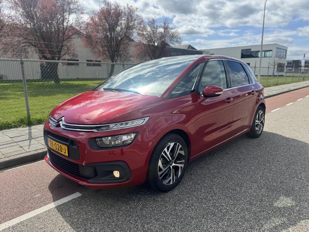 Citroën C4 Picasso - 1.2 PureTech Selection Dealer Onderhouden|NAP|AUTOMAAT|TREKHAAK|Nette staat ! - AutoWereld.nl