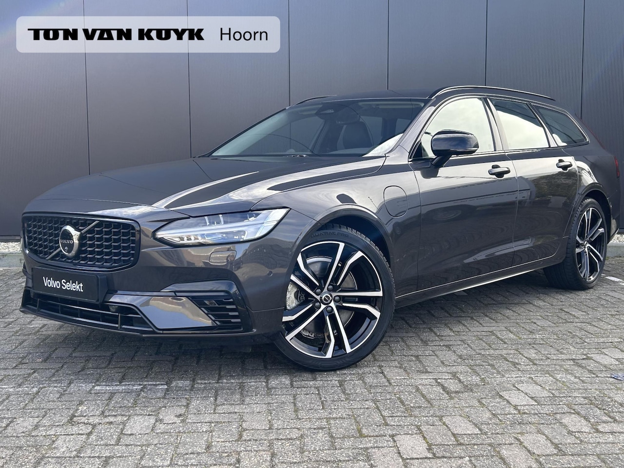Volvo V90 - 2.0 T8 Plug-in hybrid AWD Ultra Executive Edition 360 camera/ bowers & Wilkens/ luchtverin - AutoWereld.nl