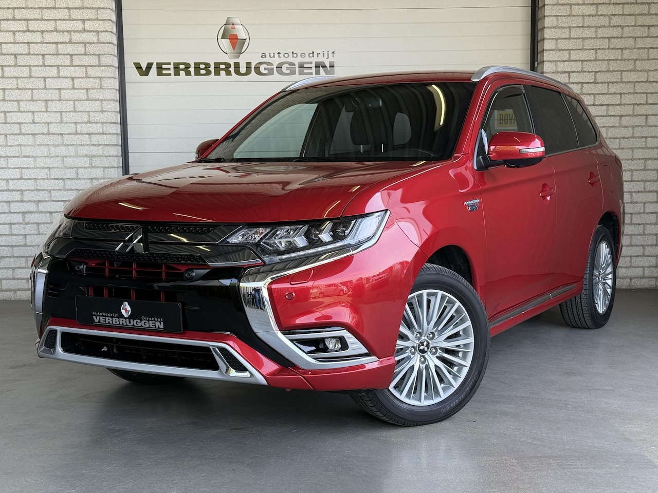 Mitsubishi Outlander - 2.4 PHEV Instyle | 1e eige. | Leder | 360 Camera | PDC V+A | All-in rijklaarprijs - AutoWereld.nl