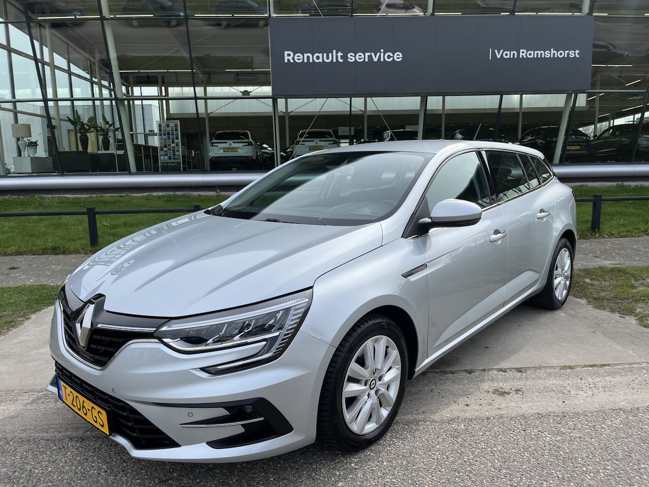 Renault Mégane Estate - 1.3 TCe 140PK Equilibre / Trekhaak / Apple Carplay - Android Auto / PDC V+A / Keyless / - AutoWereld.nl