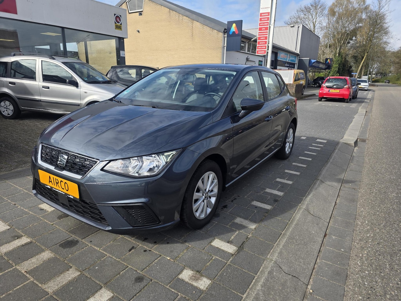 SEAT Ibiza - 1.0 MPI Reference 55 deurs, airco, aplle carplay, sportvelgen enz - AutoWereld.nl
