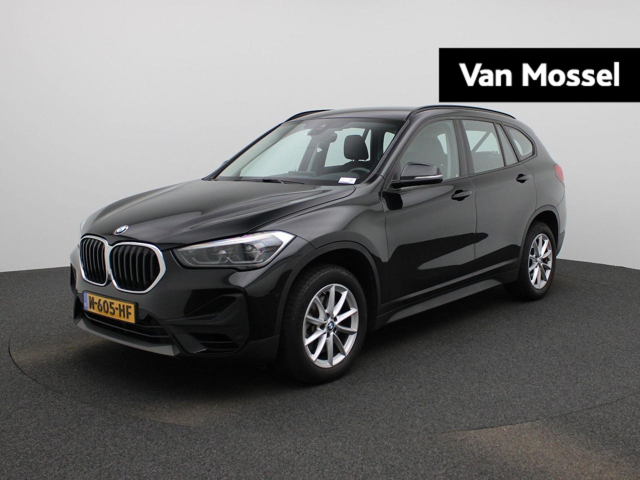 BMW X1 - sDrive20i Business Edition | Automaat | Climate Control | Achteruitrijcamera | Parkeersens - AutoWereld.nl