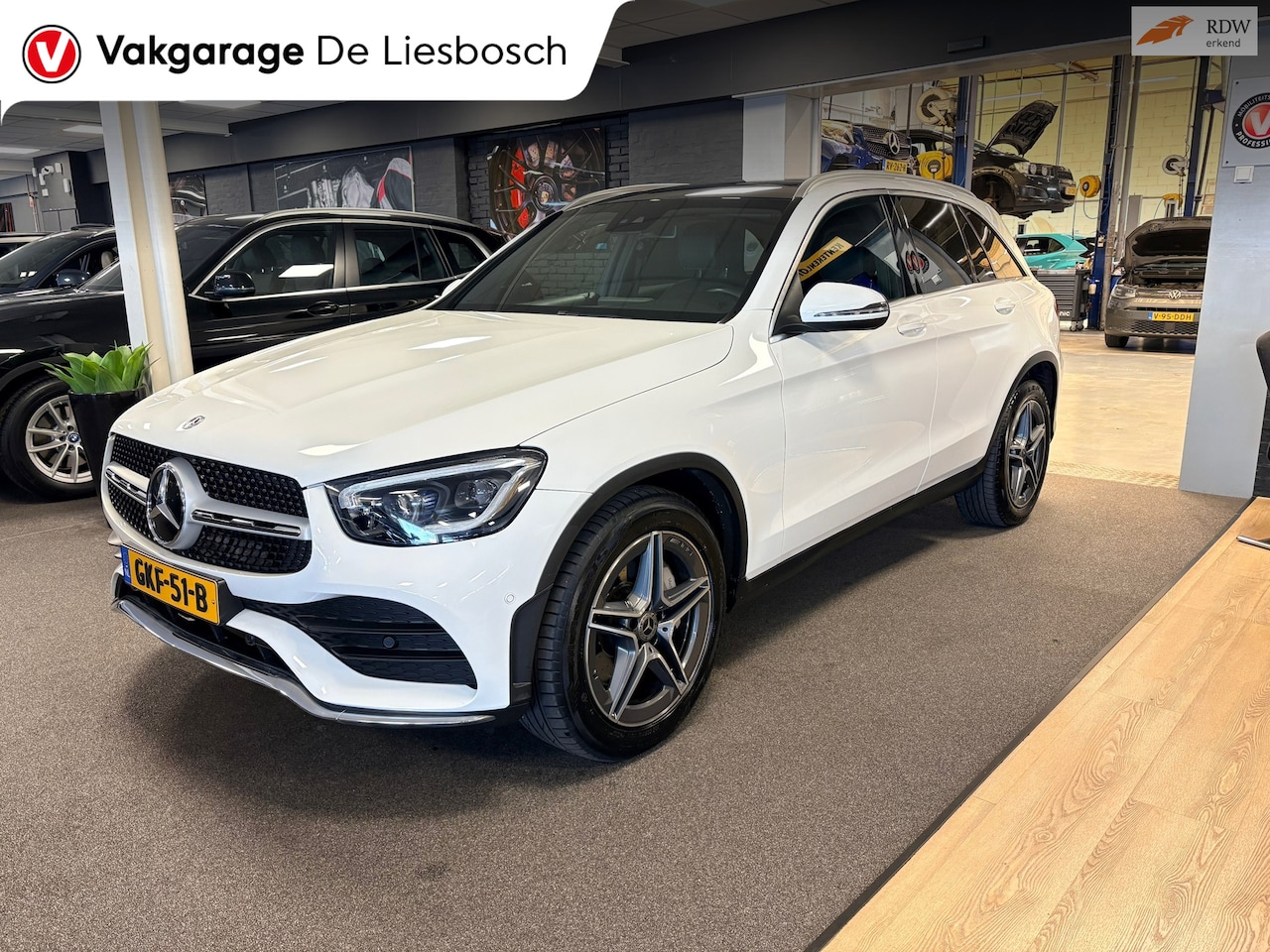 Mercedes-Benz GLC-klasse - 200 4MATIC Premium Plus / AMG / pano / navi / camera / sfeer verlichting - AutoWereld.nl