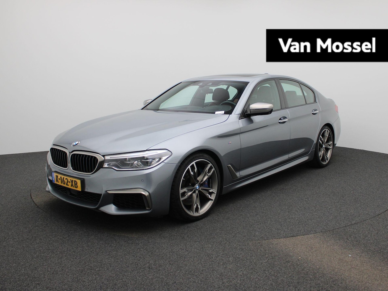 BMW 5-serie - M550i xDrive High Executive | Automaat | Harman & Kardon | Schuifdak | Stoel + Stuurverwar - AutoWereld.nl
