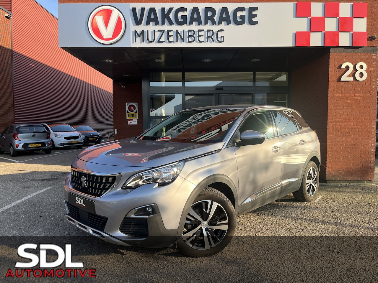 Peugeot 3008 - 1.2 PureTech Allure // ELEK. ACHTERKLEP // CAMERA+SENSOREN // CRUISE // CLIMA // HALF LEDE - AutoWereld.nl