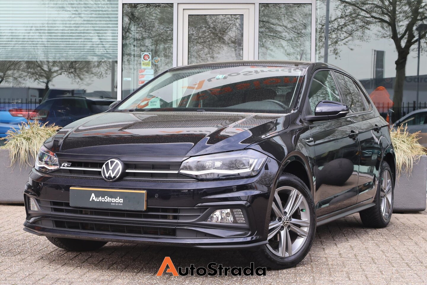 Volkswagen Polo - 1.0 R-Line TSI 95pk | Camera | Sensoren | LED | Navigatie | Climate | Carplay | Adaptive C - AutoWereld.nl