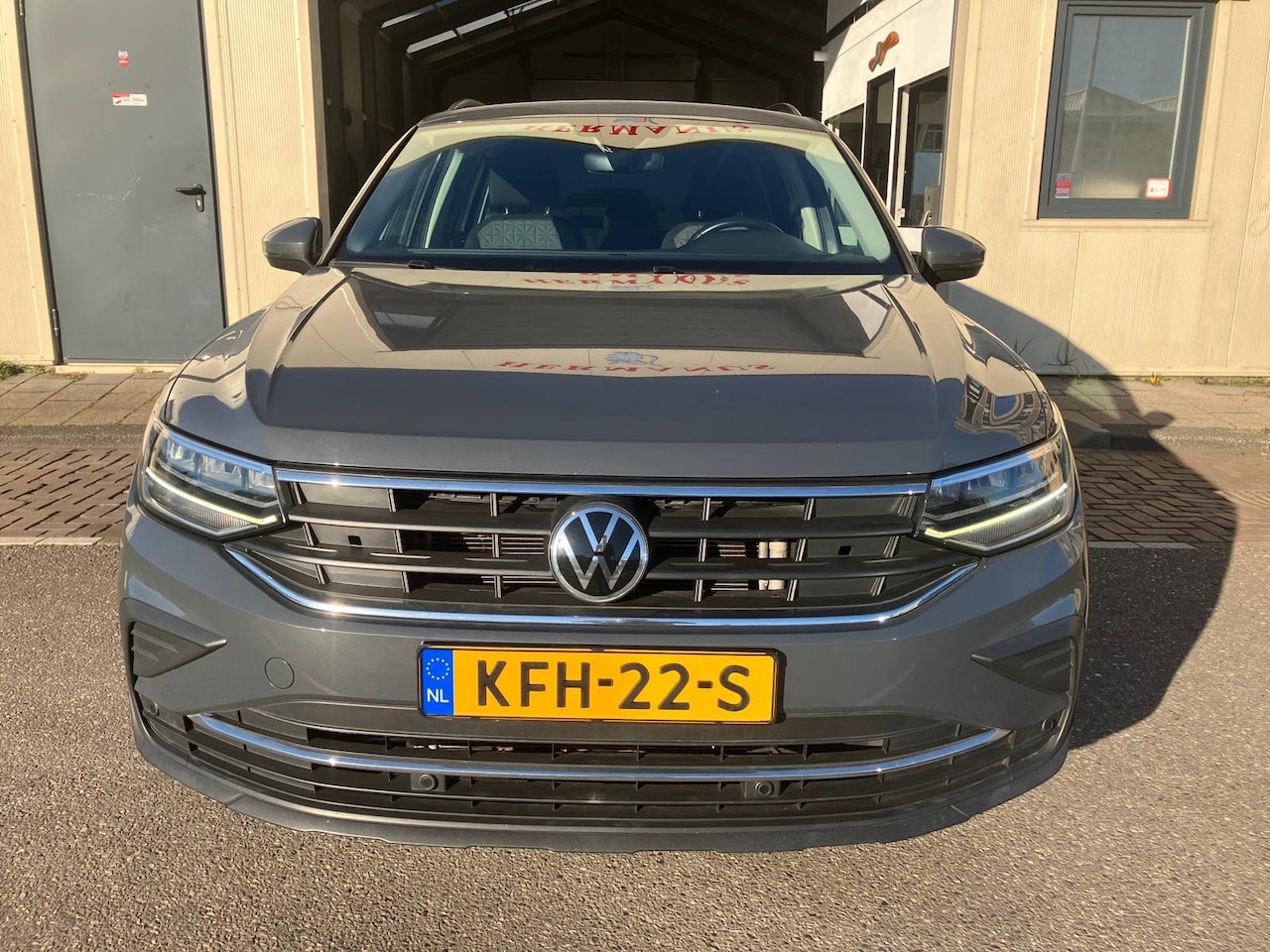 Volkswagen Tiguan - 1.5 TSI DSG Life Business nieuwe APK - AutoWereld.nl