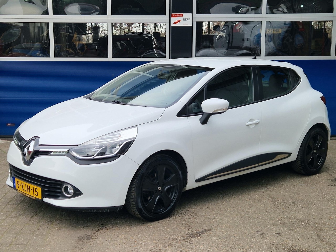 Renault Clio - 0.9 TCe Expression / Trekhaak / Navigatie / Cruise control / Bluetooth / Airco / Origineel - AutoWereld.nl