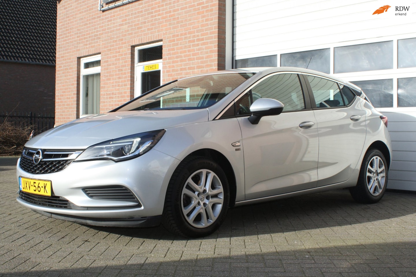Opel Astra - 1.6 CDTI Online Edition Navigatie, 5Deurs, Airco, Onderhoud Boekje, 4Season Banden. - AutoWereld.nl