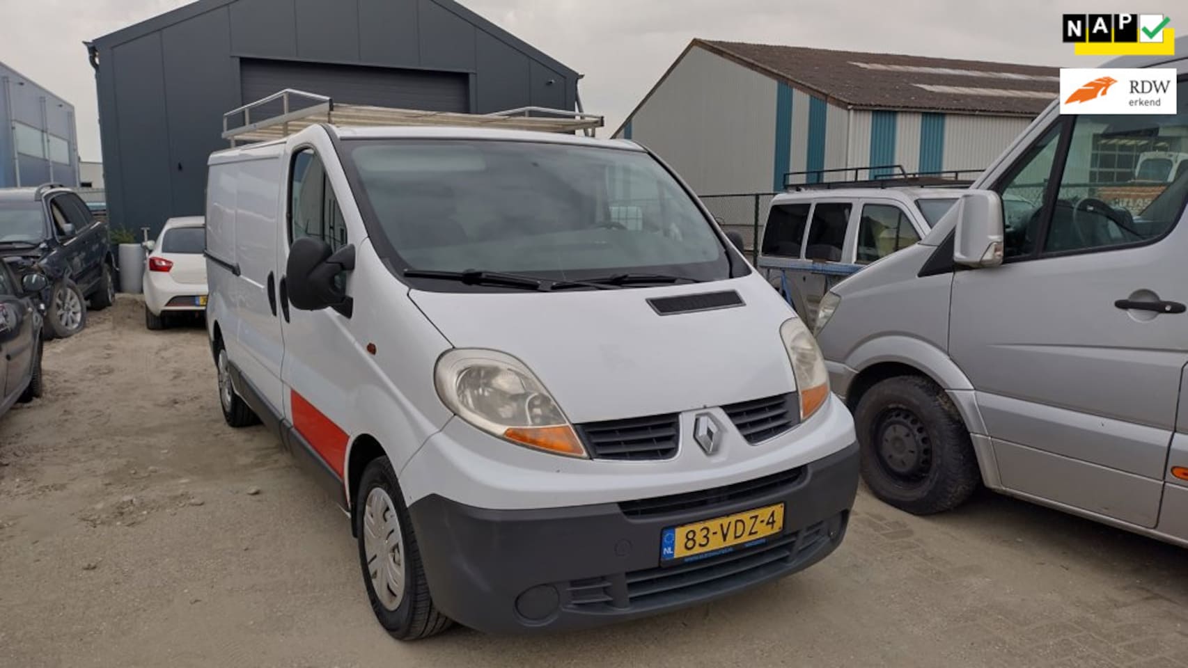 Renault Trafic - 2.0 dCi T29 L2H1 Imperial trekhaak weinig km - AutoWereld.nl